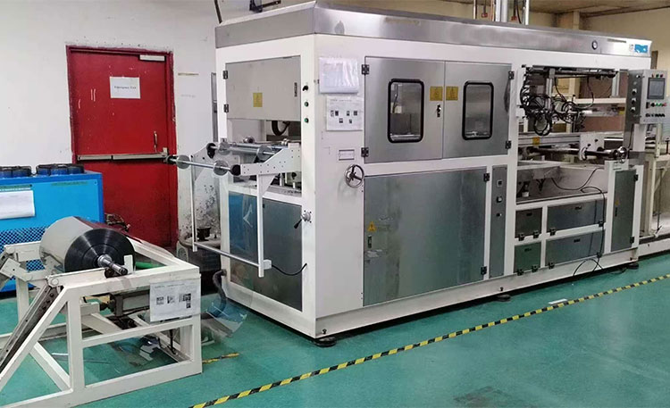 Vacuum Thermoforming Machine